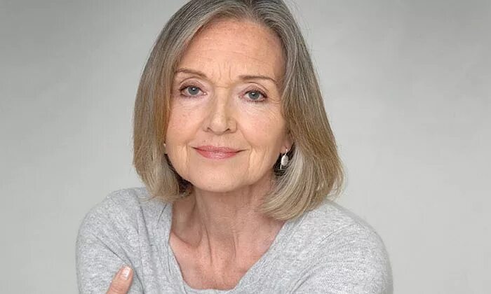 Женщина 60 65. Обычная женщина 60 лет. Прически для женщин старше 60 лет. Обычная женщина 60 лет. Хелен миррен 70 лет.