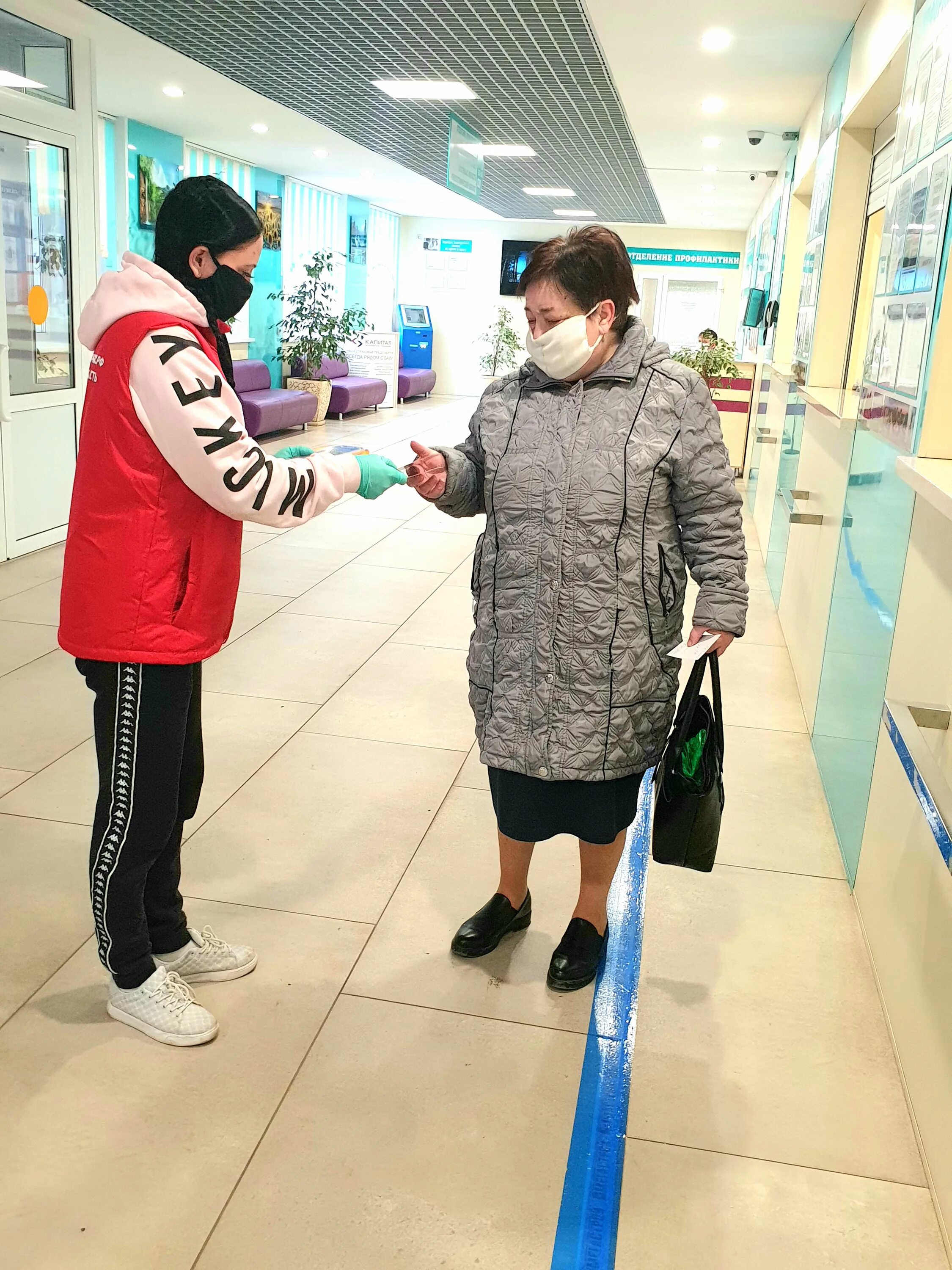 волонтеры ульяновск. группа волонтеров. анна гусева волонтер ульяновск. волонтерский отряд в школе. жилетка волонтеры победы.