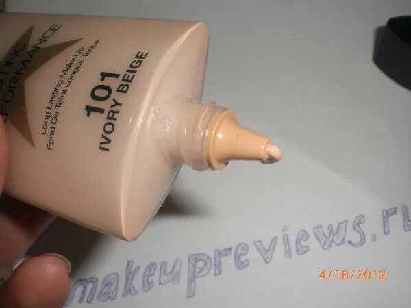 пятно от тонального крема. тональный крем марки. тональный крем с силиконом. Max factor lasting performance палетка. разновидности тональников.