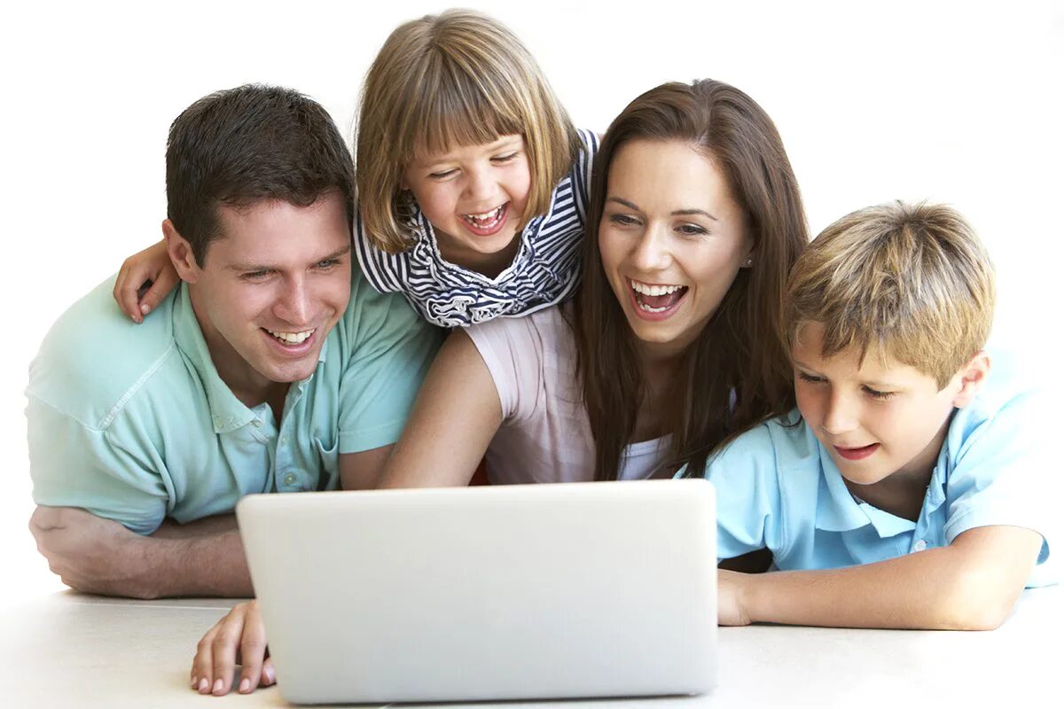 Социальные сети и семья. Родители и дети. Компьютер для детей. Родители и дети в интернете. Семья у компьютера.