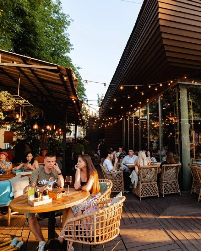летние кафе в нижнем новгороде. веранды в нижнем новгороде. строгов ресторан нижний новгород веранда. галерея вкуса нижний новгород ресторан парк культуры. ред булл ресторан нижний новгород.