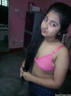 hot pakistan girl in salwar nude selfie.