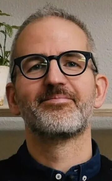 Хавьер гульон. Хавьером гульоном. Jake gyllenhaal enemy. Хавьер ботет испанский актёр. Калоев арнольд шварценеггер.