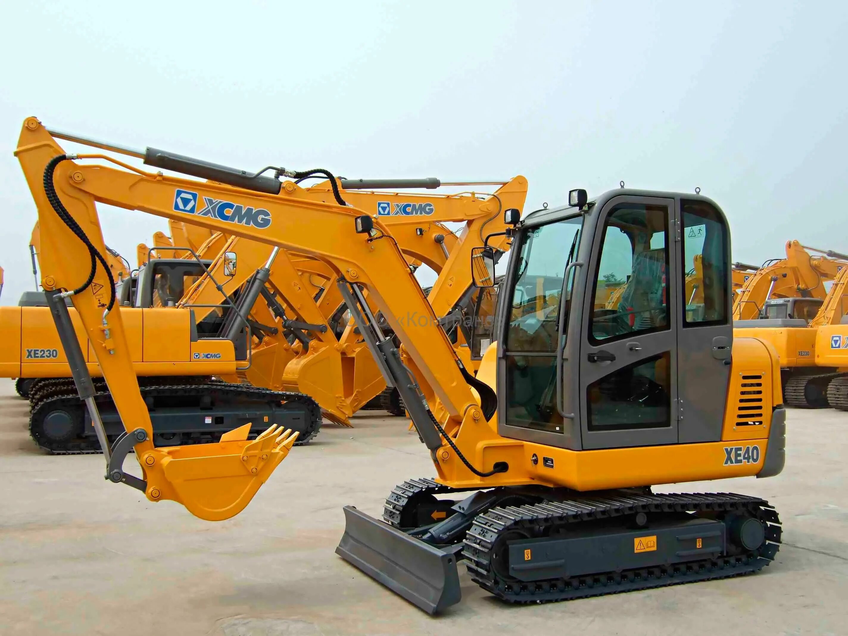 Xcmg xe35u. XCMG xe40. Экскаватор XCMG xe215c. Xe35u XCMG. Мини экскаватор xe35u.