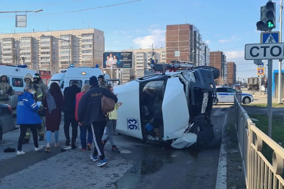 Что случилось за последние сутки в россии. Авария Ульяновск маршрутка. Ульяновск автобус авари. Авария с маршруткой в Ульяновке. Вчерашнее ДТП В Ульяновске.