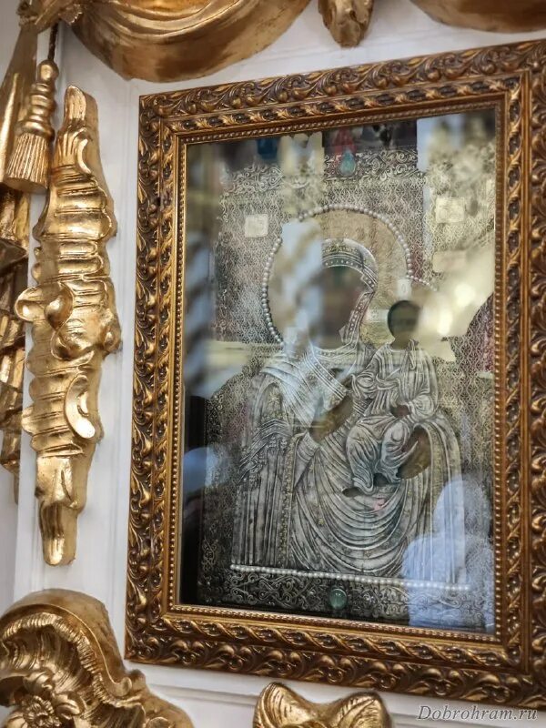 сергиевский храм воскресенска. церковь алексия митрополита медведково. крутицкое подворье икона с птицами. китайское подворье в голутвине. благовещение в киевском соборе.