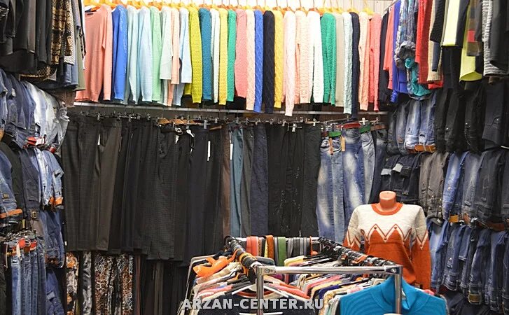 Нто нестационарные торговые объекты. Павильон одежды. Оборудование для бутика женской одежды. Современные торговые павильоны. Рынок мужской одежды.