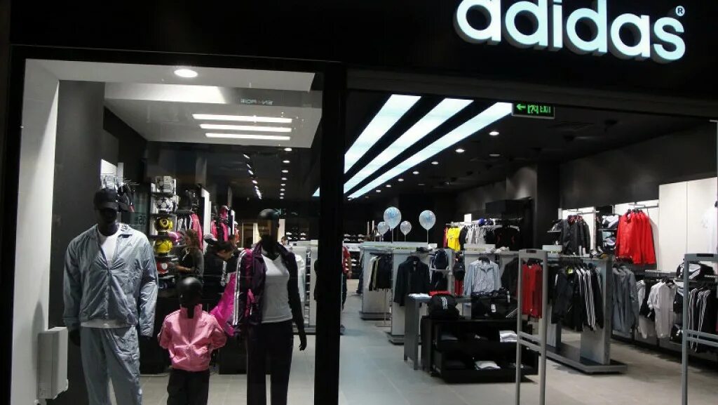 Магазин адидас. Магазин одежды. Магазин одежды adidas. Магазин адидас в Москве. Где находится адидас