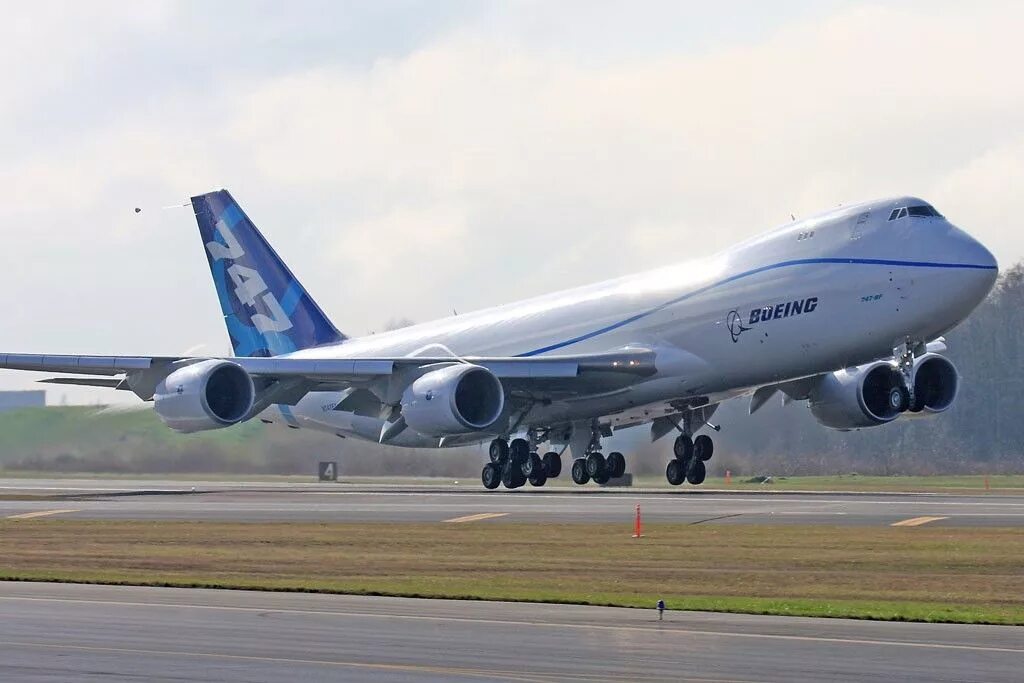 Jumbo jet. 747 Джамбо Джет. Боинг джамбо 747. Джамбо Джет 747 - 8. Самолет Боинг 747 джамбо.