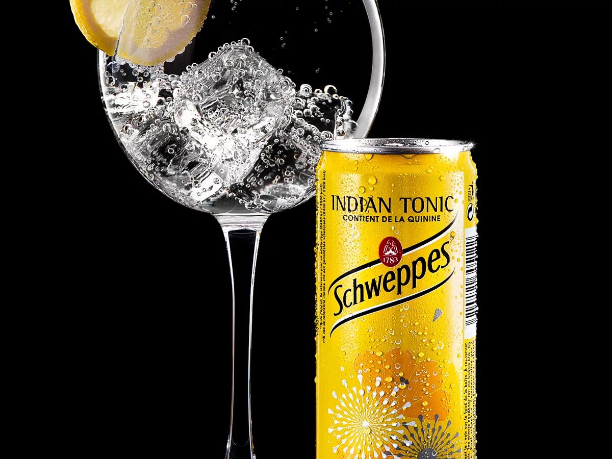 Швепс дерзкий. Schweppes Индиан тоник. Schweppes тоник Индиан ж/б 0.33л. Schweppes Tonic 0.33. Schweppes Bitter Lemon, Schweppes indian Tonic Water.