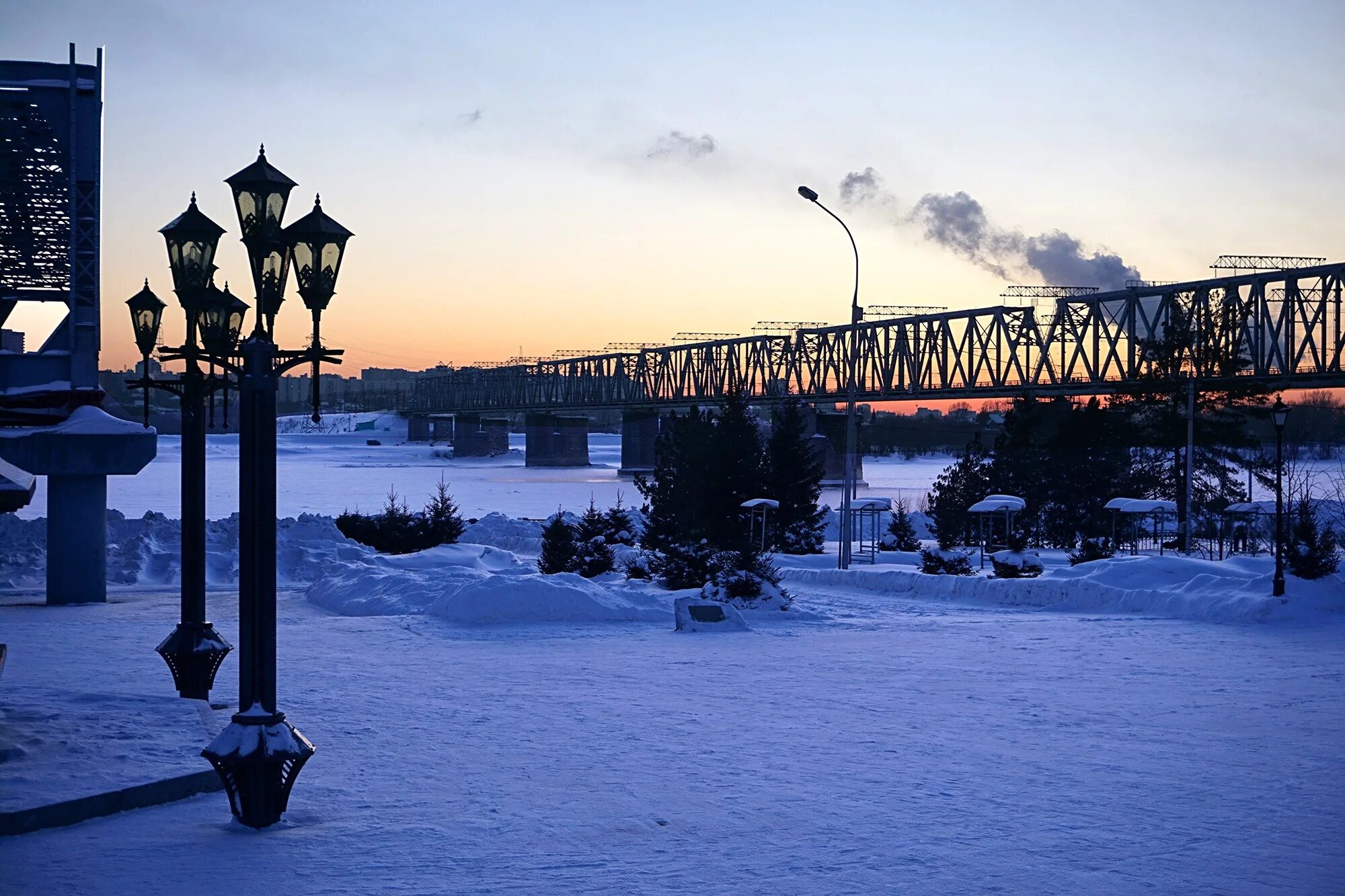 Морозный Новосибирск. Город Новороссийск зимой морозный. Февраль Новосибирск красивый. Новосибирск красивые фотоколлажи. Сильные морозы в новосибирске