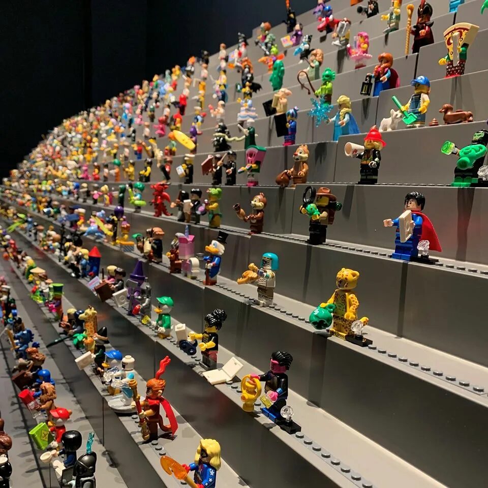 Lego minifigures series 9. Мир минифигурок. Мир минифигурок. Lego minifigures 71010. Lego большая minifigures.