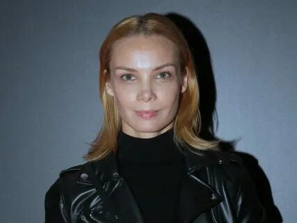 Жалаңаш кең жамбас