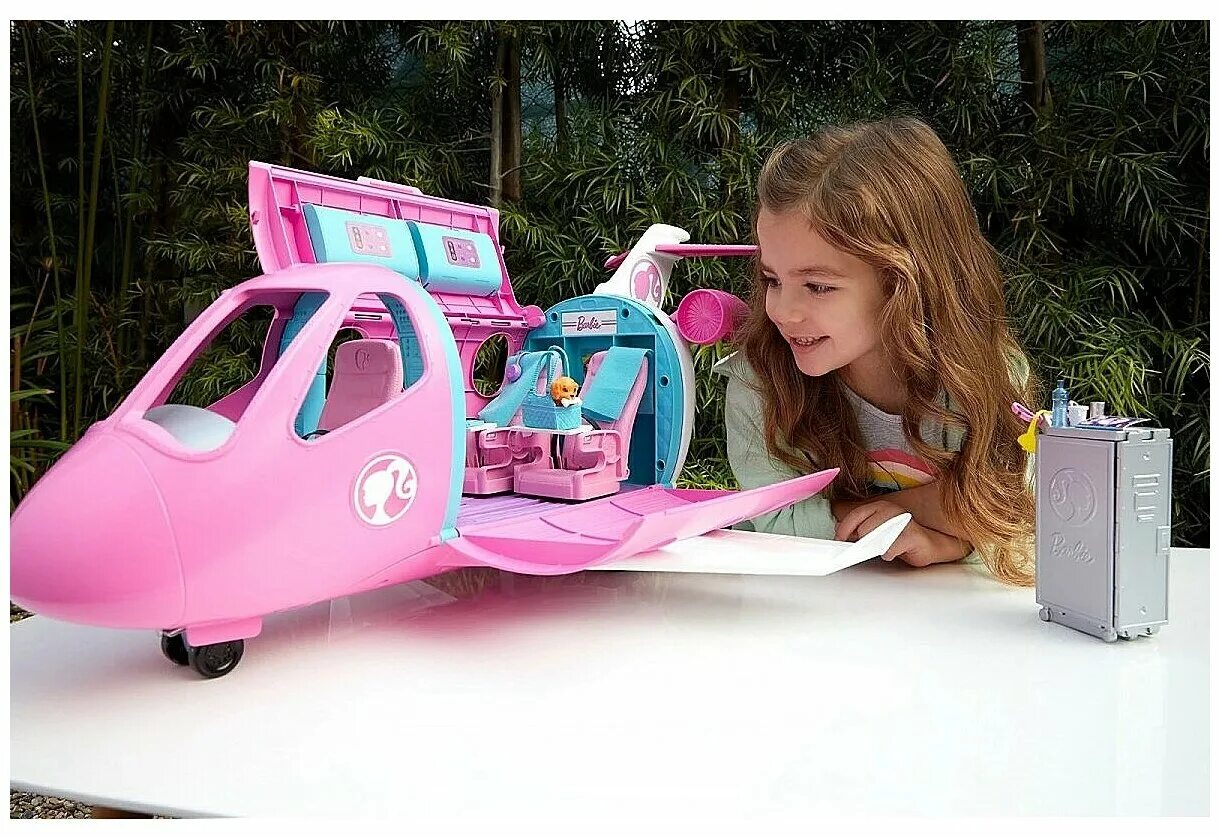 Можно ли игрушки в самолет. Barbie самолет мечты gdg76. Самолет Барби большой. Самолет для кукол Барби. Игрушечный самолет для девочек.