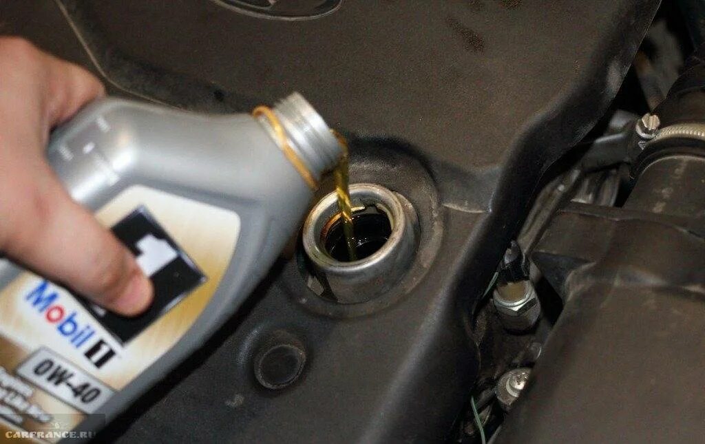 Сколько доливать масла в двигатель