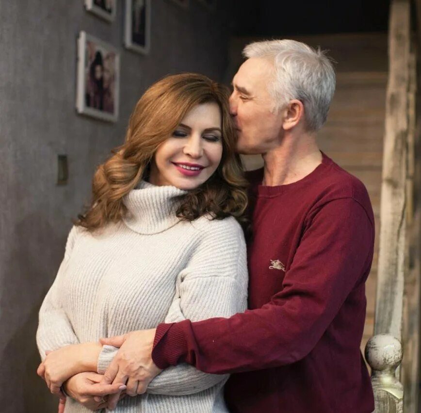 Мужья агибаловой. Мужья агибаловой. Мужья агибаловой. Агибалова с мужем. Мужья агибаловой.