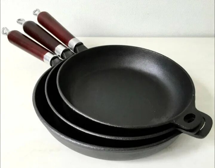 Сковорода для стейков для индукционных плит. Сковорода вок для индукционной плиты. Чугунные сотейники для индукционной плиты. Чугунная сковорода индукционная. Чугунная сковорода для индукционных плит.