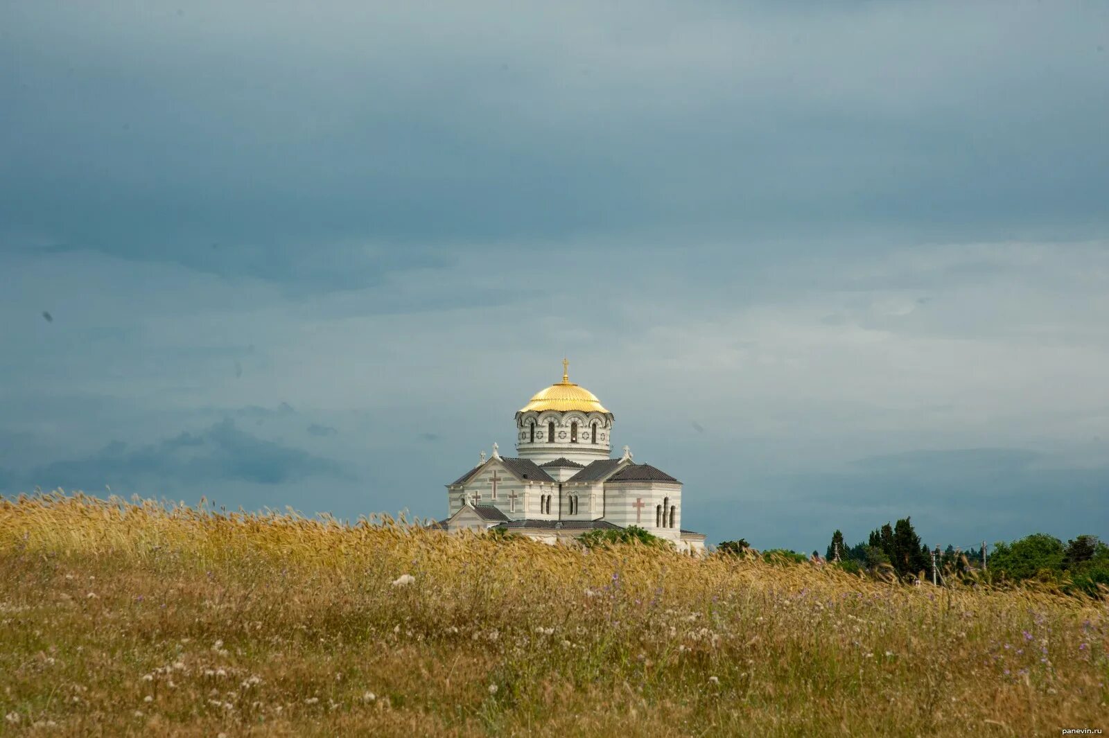 Св севастополь. Храм в Херсонесе Севастополь. Храм с ковчегом Херсонес. Владимирский Херсонес небо.