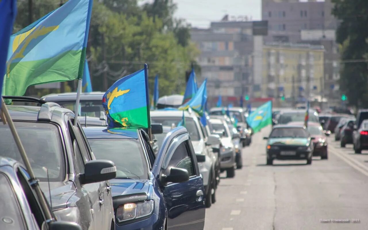 1 августа автомобиль. Автопробег. Автопробег ВДВ 2022. Флаги ВДВ автопробег. Автопробег 2 августа ВДВ.