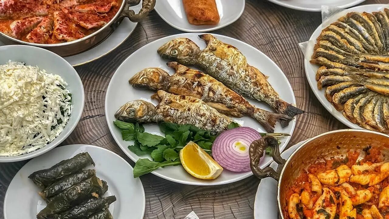 Шведский стол из морепродуктов. Морепродукты на столе. Шведский стол морепродукты. Морепродукты в турции. Лобстер тайланд.