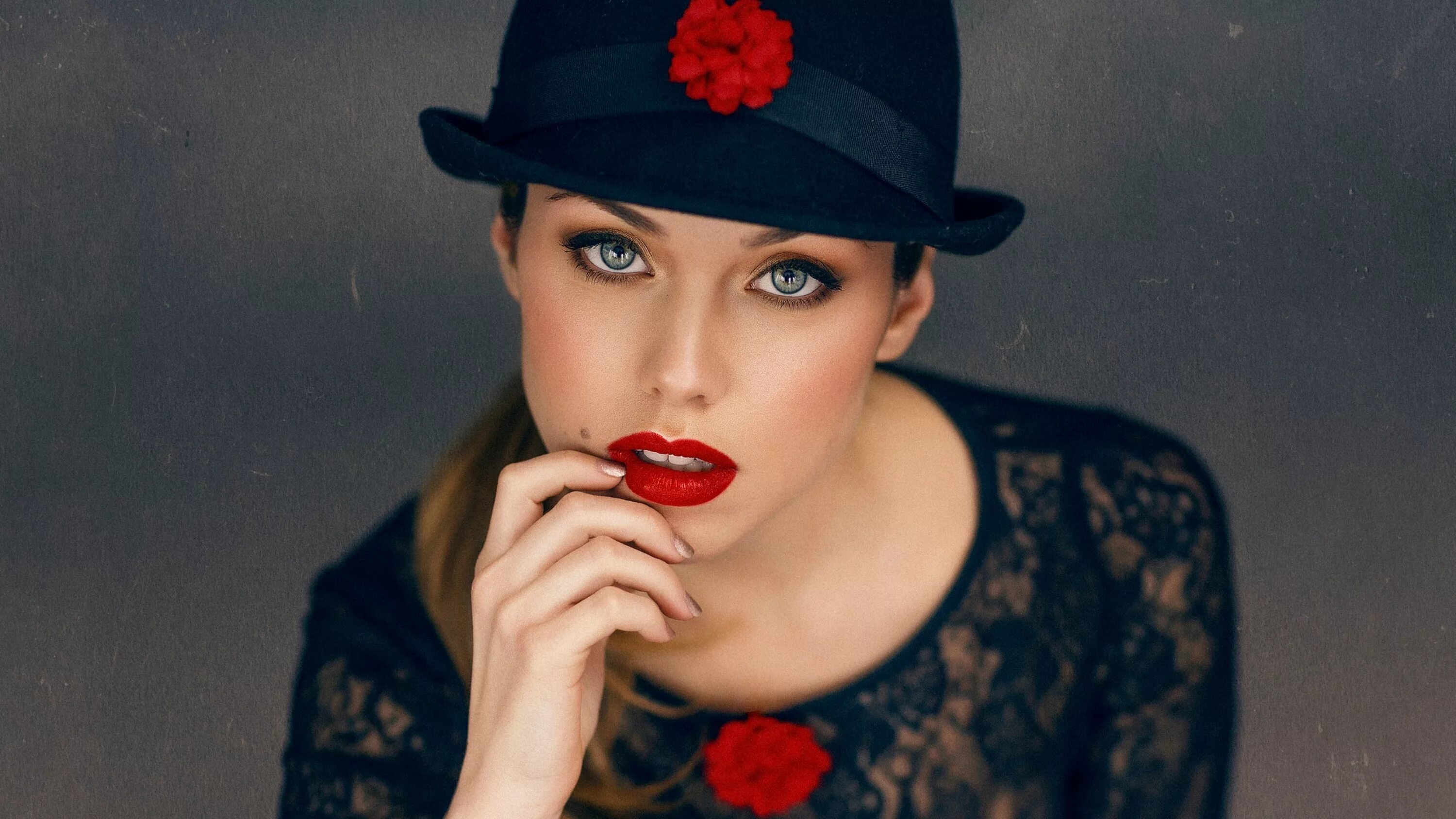 Выбор Marie Claire: лак для губ Vernis A Levres Vinyl Cream YSL MARIECLAIRE