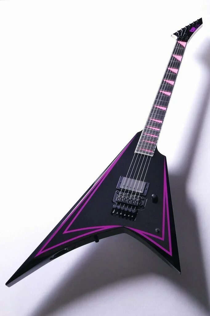 Esp alexi. Esp alexi laiho pink. esp alexi laiho pink sawtooth. esp custom shop alexi pink saw tooth. электрогитара esp розовая.