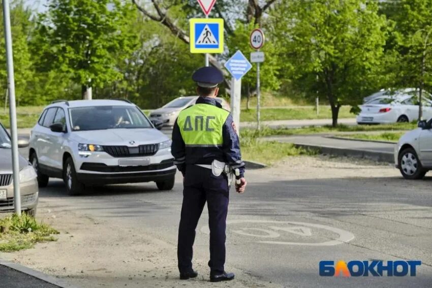 Взятки краснодар. Полицейские. Машина "полиция". Автомобиль «полиция». Полицейская машина.