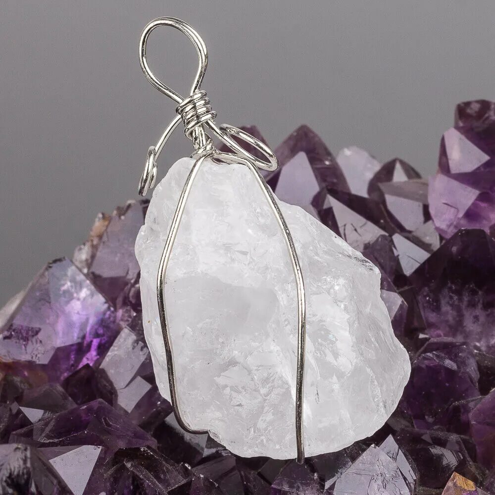 Камень горный хрусталь. Горный хрусталь в эзотерике. Камни из горного хрусталя. Магия хрусталя. Камень горный хрусталь.