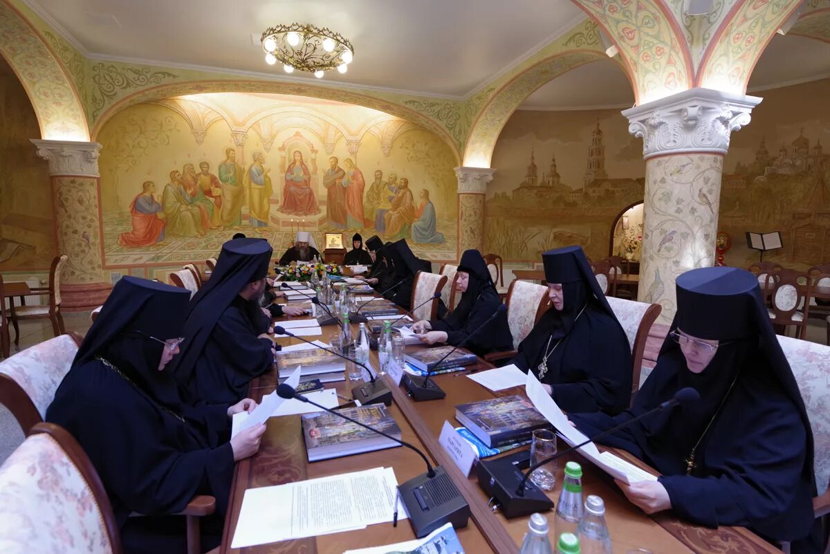 Храмовый комплекс святого апостола филиппа в шардже. Священный синод русской православной церкви. Русская православная церковь московский патриархат. Патриархия организации. Патриаршей и синодальной резиденции в даниловом монастыре в москве.