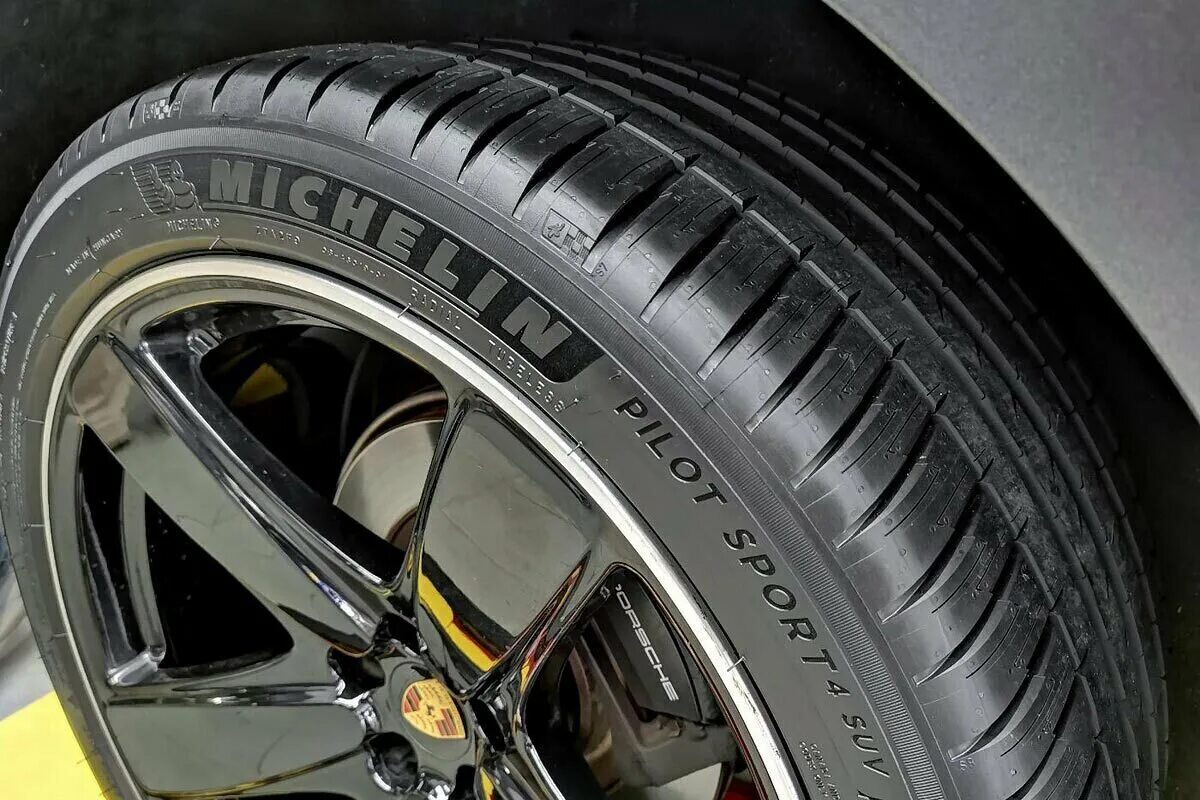 Michelin pilot sport 4 suv отзывы. Michelin Pilot Sport 4. Шины Michelin Pilot Sport 4 SUV. Michelin Pilot Sport 4 SUV 235/65 r17. Michelin Pilot Sport 4 SUV 275/45 r20.