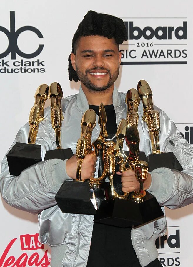 Кейт уинслет церемония оскар. Награды 2016. Церемония награждения девушки. Мэтт дэймон и бен аффлек. Жена уилла смита на церемонии оскар 2022.