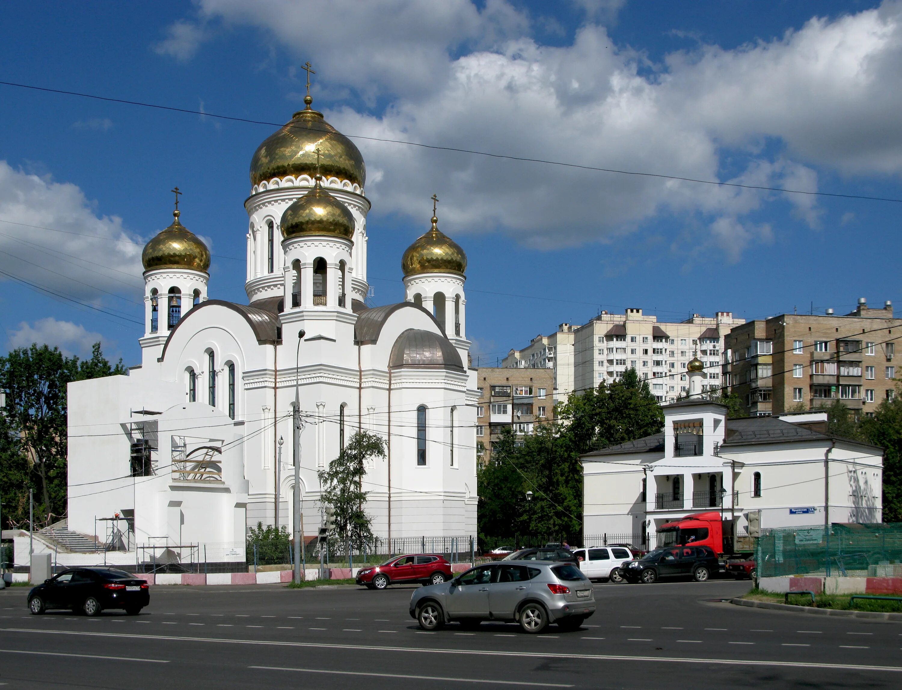 Храм на Молодогвардейской улице в Москве.