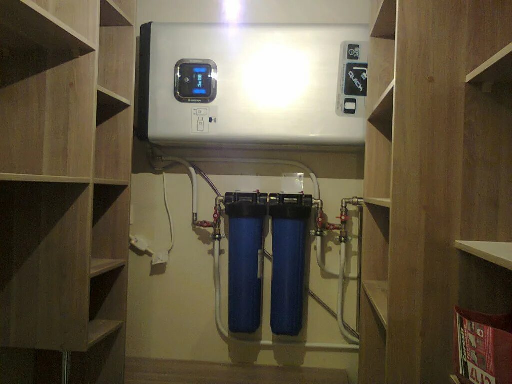 Сантехнический магазин рядом. Полки для магазина сантехника. Сантехник рядом екатеринбург. Мужчина слесарь сантехник. Магазин сантехники в екатеринбурге.