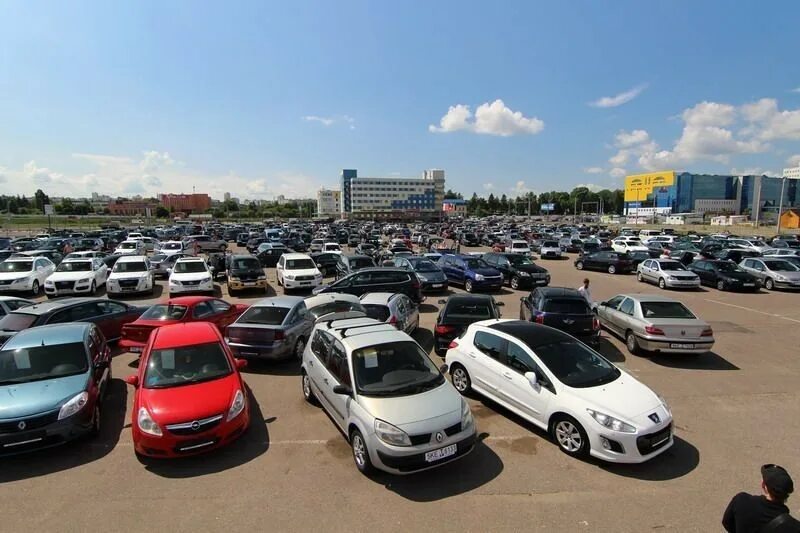 Рынок малиновка в минске. Авторынок германии дрезден. авторынок германии гамбург. малиновка авторынок беларусь. автомобильный рынок малиновка.