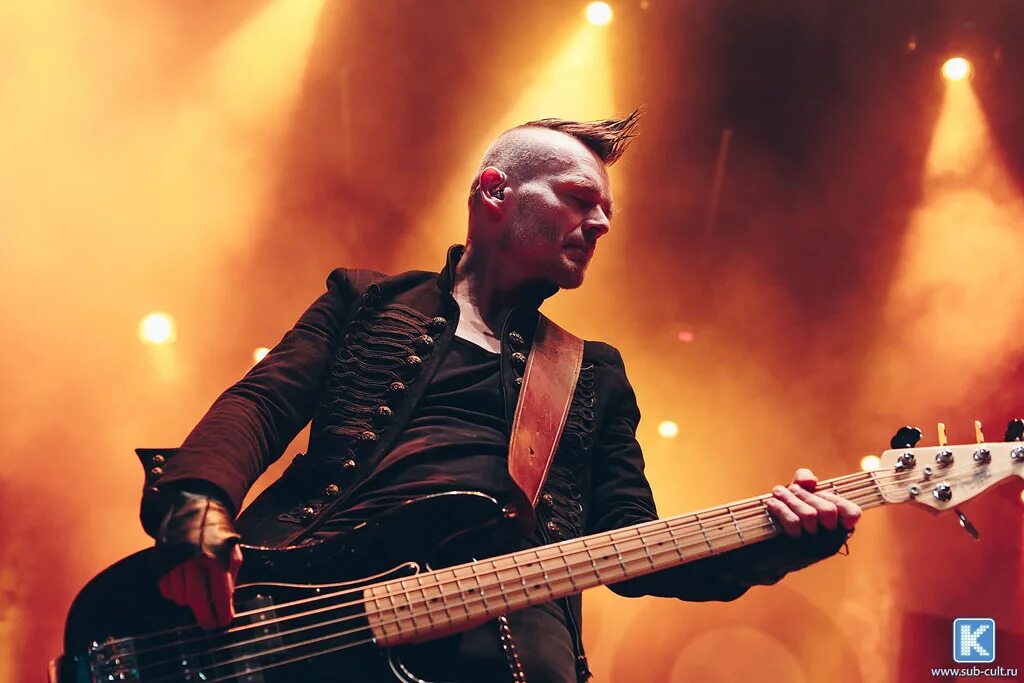 Poets of the fall слушать. Poets of the Fall финская рок-группа. Poets of the Fall гитарист. Группа poets of the Fall рок-группы Финляндии. Финский рок.