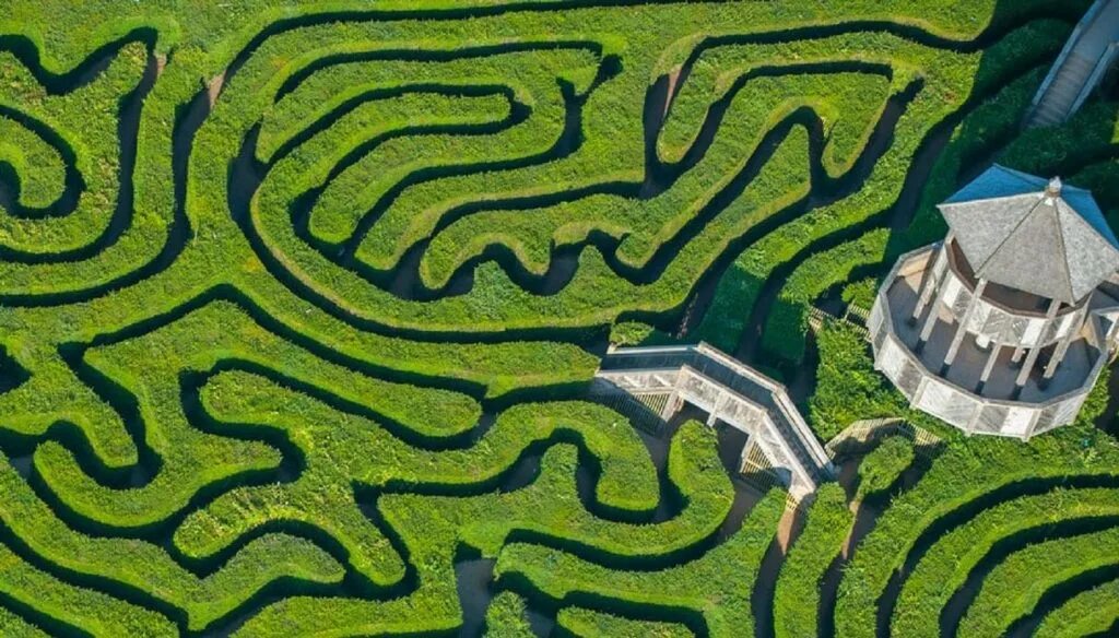 Лабиринт в каком городе. Лабиринт longleat hedge maze. лабиринт лонглита в великобритании. парк лабиринт миллениум парк. лабиринт il labirinto (италия)..