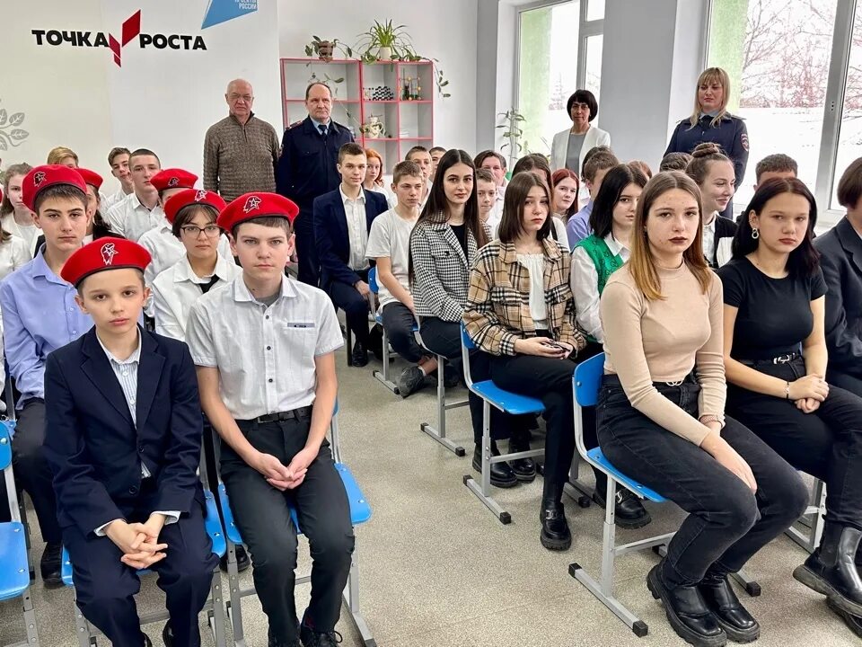 Начальник симферопольского районного отдела полиции. Форма капитана полиции мужская. Омвд по симферопольскому району. Омвд симферополь. Начальник полиции симферопольского района.