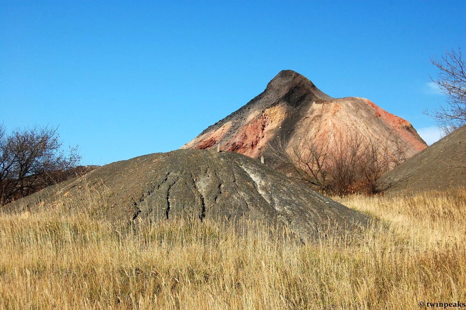 Терриконы донбасса антрацит. Терриконы в ростовской. Новости террикона. Шахта киселева торез терекон. Корейские терриконы.