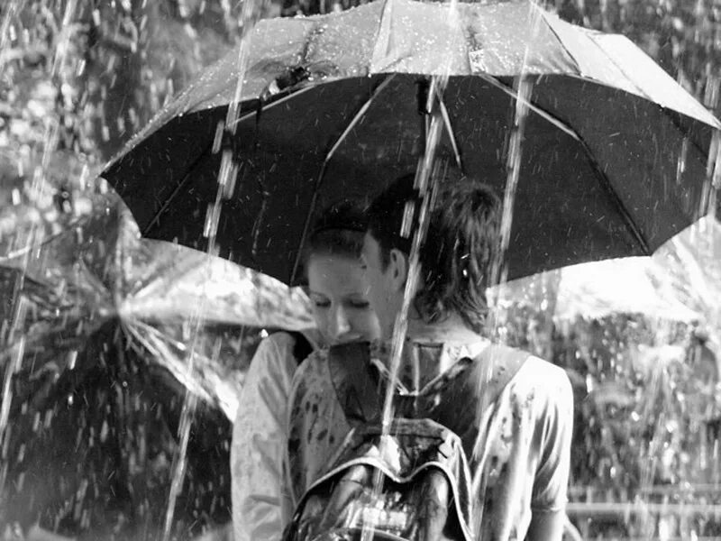 Под зонтиком песня. Девочка с зонтиком. Человек под зонтом. Фотосессия с зонтиком. Под зонтиком.