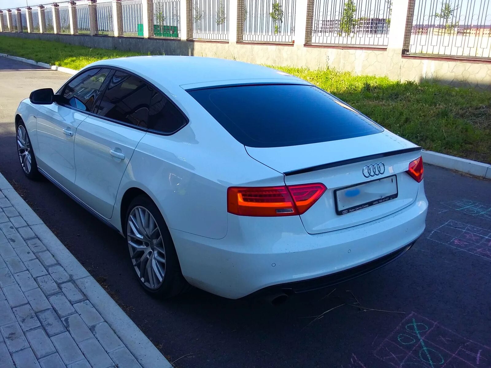 Ауди а5 Спортбэк. Audi a5 Sportback спойлер. Audi a5 Liftback. Спойлер Audi a5 Sportback драйв.