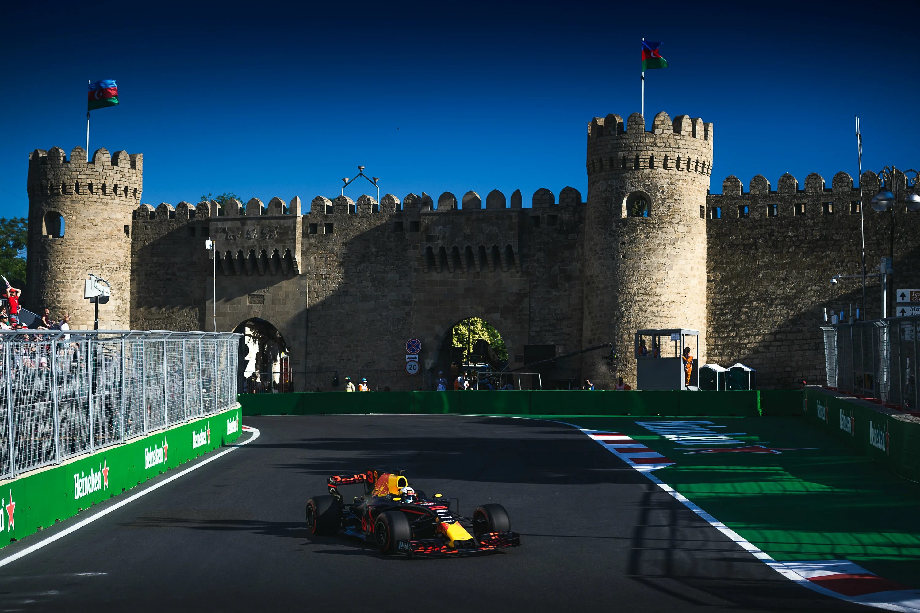 Исмаилия Баку формула 1. F1 Baku Валентор. Азербайджан достопримечательности. Большой Баку. Билеты азербайджан баку