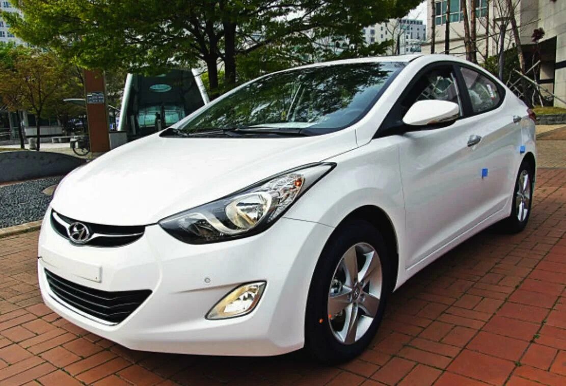 Элантра 2012 года. Hyundai Elantra 2012. Hyundai Elantra 2012 White. Белая Hyundai Elantra 2012. Хендай Элантра 2012 белая.