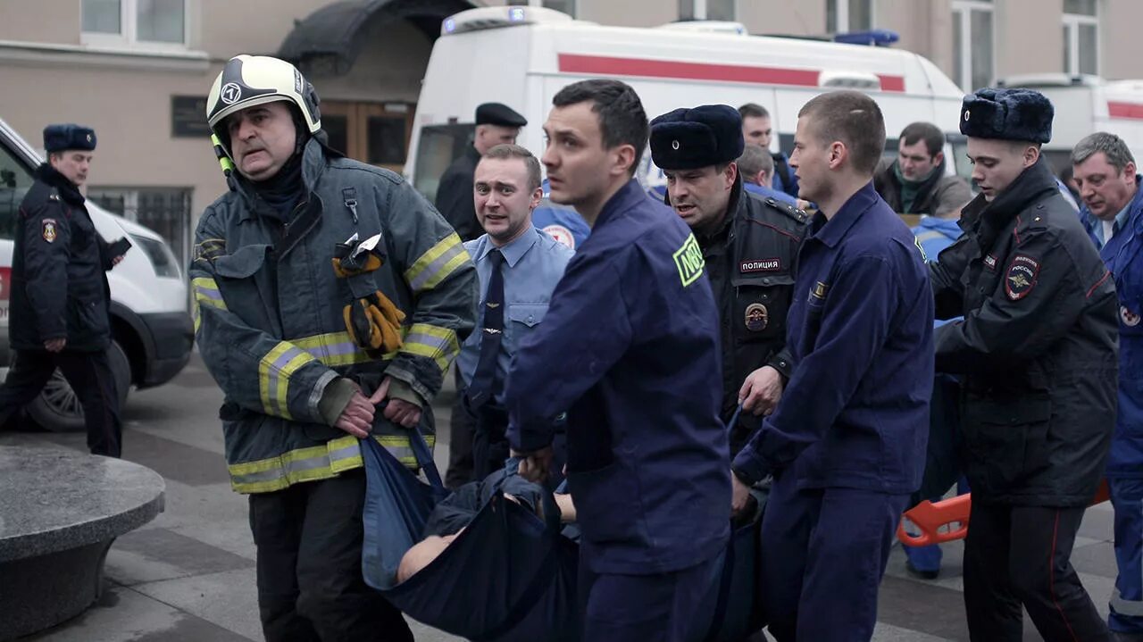 Теракт в Санкт Петербурге 2017. Теракт 2017 метро Петербург. 3 Апреля 2017 Санкт-Петербург. Взрыв в метро Санкт Петербурга 2017.