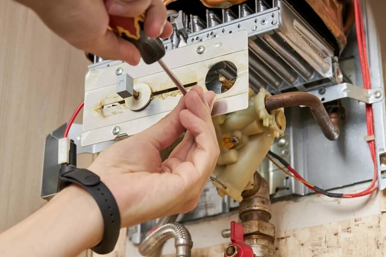 Колонка тухнет во время работы. Gas water heater repair. тухнет газовая колонка. фильтр для газовой колонки. water heater replacement.