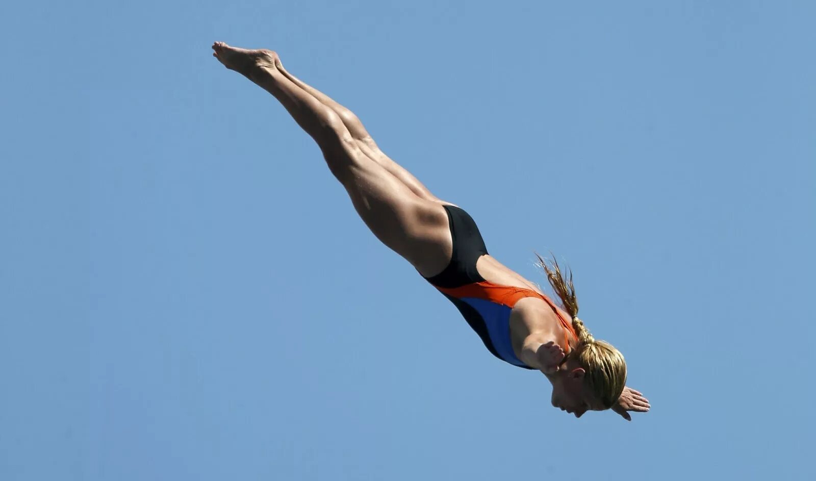 Прыжки в воду женщины. Спорт прыжки в воду женщины. Опасные прыжки в воду женщины. Хай-дайвинг.