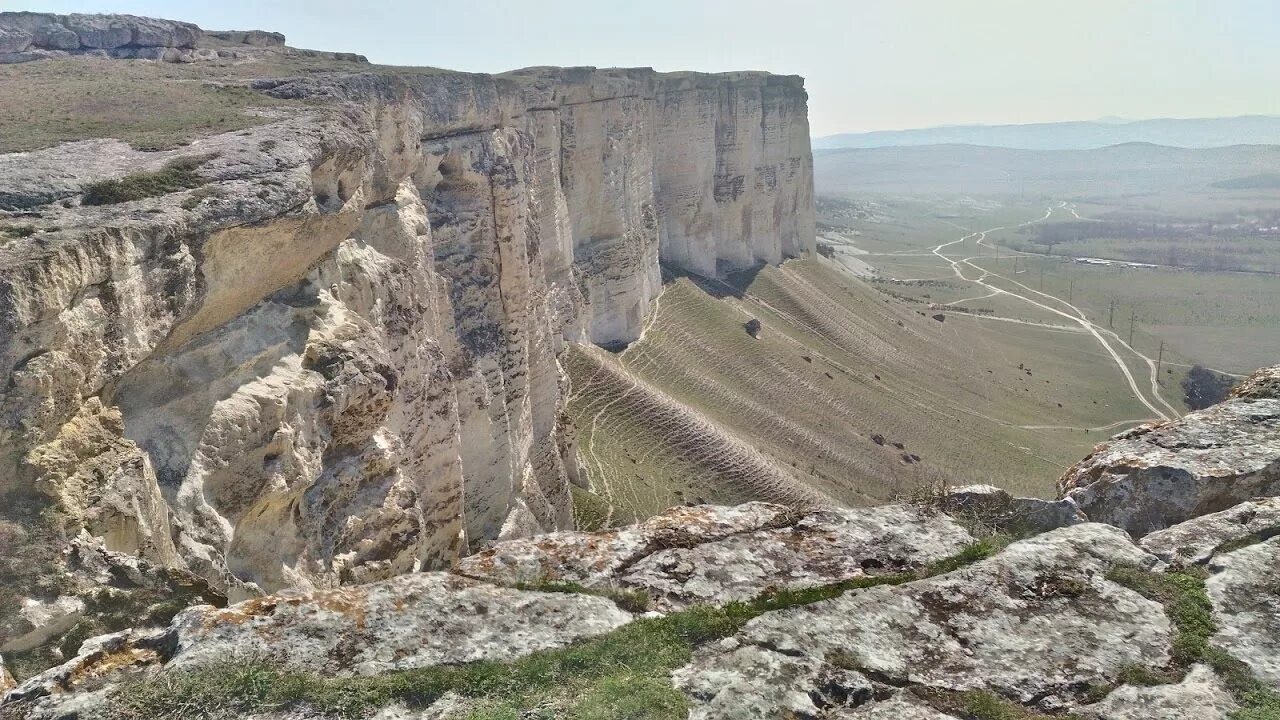 Г Белогорск Крым. Белогорск Крым Сарасуа. Белая скала Белогорск. Белогорск Крым достопримечательности.