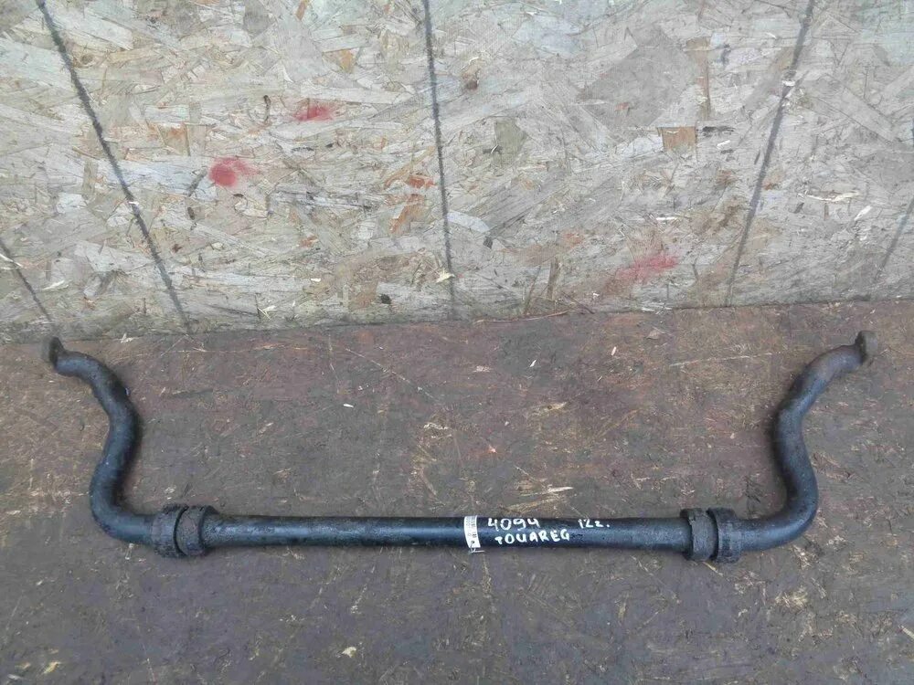 Стабилизатор за на туарег 1. Стабилизатор туарега. Задний стабилизатор туарег 2008. Втулка стабилизатора volkswagen touareg nf. Стабилизатор туарега.