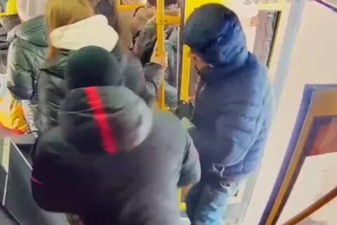 Достали в автобусе