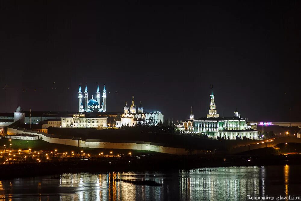 Казань другая страна. Ночной Кремль Казань. Казанский Кремль Казань ночью. Казань.ночной вид на Кремль. Вечерняя экскурсия «огни Казани». Казань!.