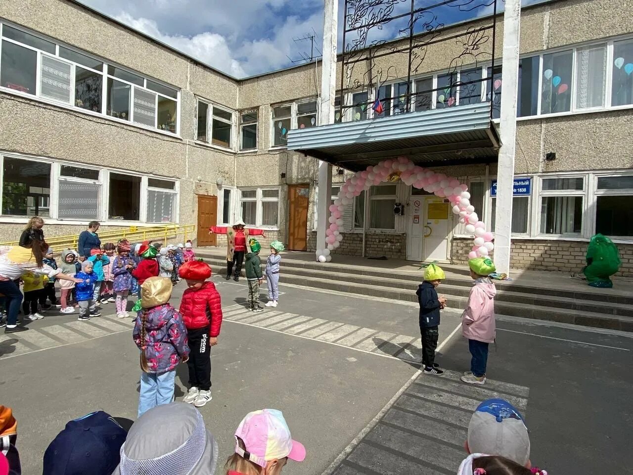 Ирбит детский садик #16. 88 сад братск. Сад номер 88. Детский сад на дзержинского. Детский сад 88 рыбинск фото.